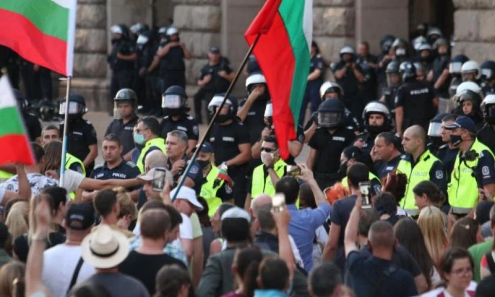 Πολιτική ένταση άνευ προηγουμένου στη Βουλγαρία: Ζητούν την παραίτηση της κυβέρνησης